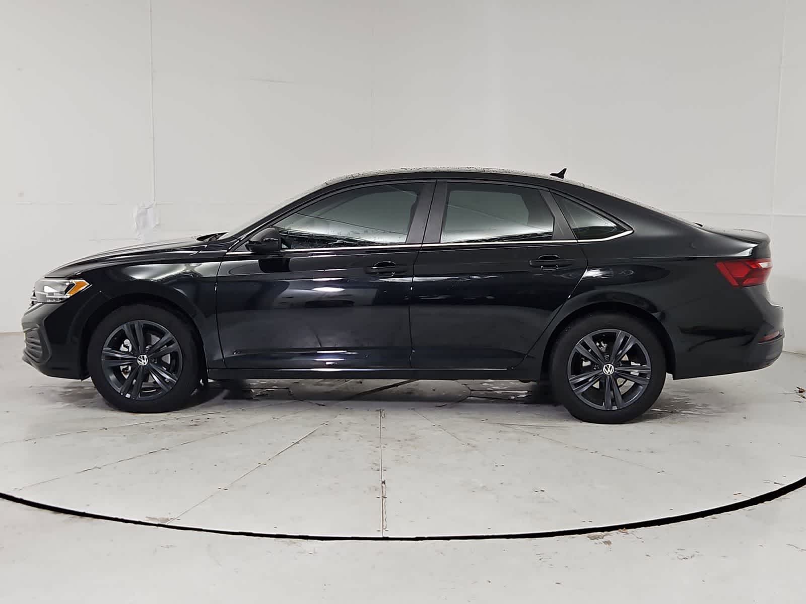 Thumbnail: 2023 Volkswagen Jetta - 3