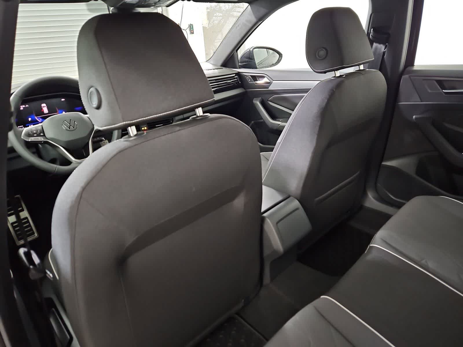 Thumbnail: 2026 Volkswagen Jetta - 18