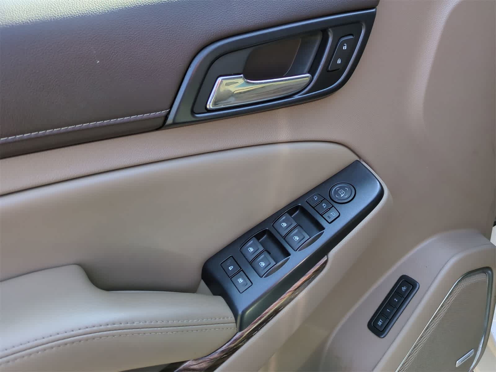 Thumbnail: 2015 GMC Yukon XL - 17