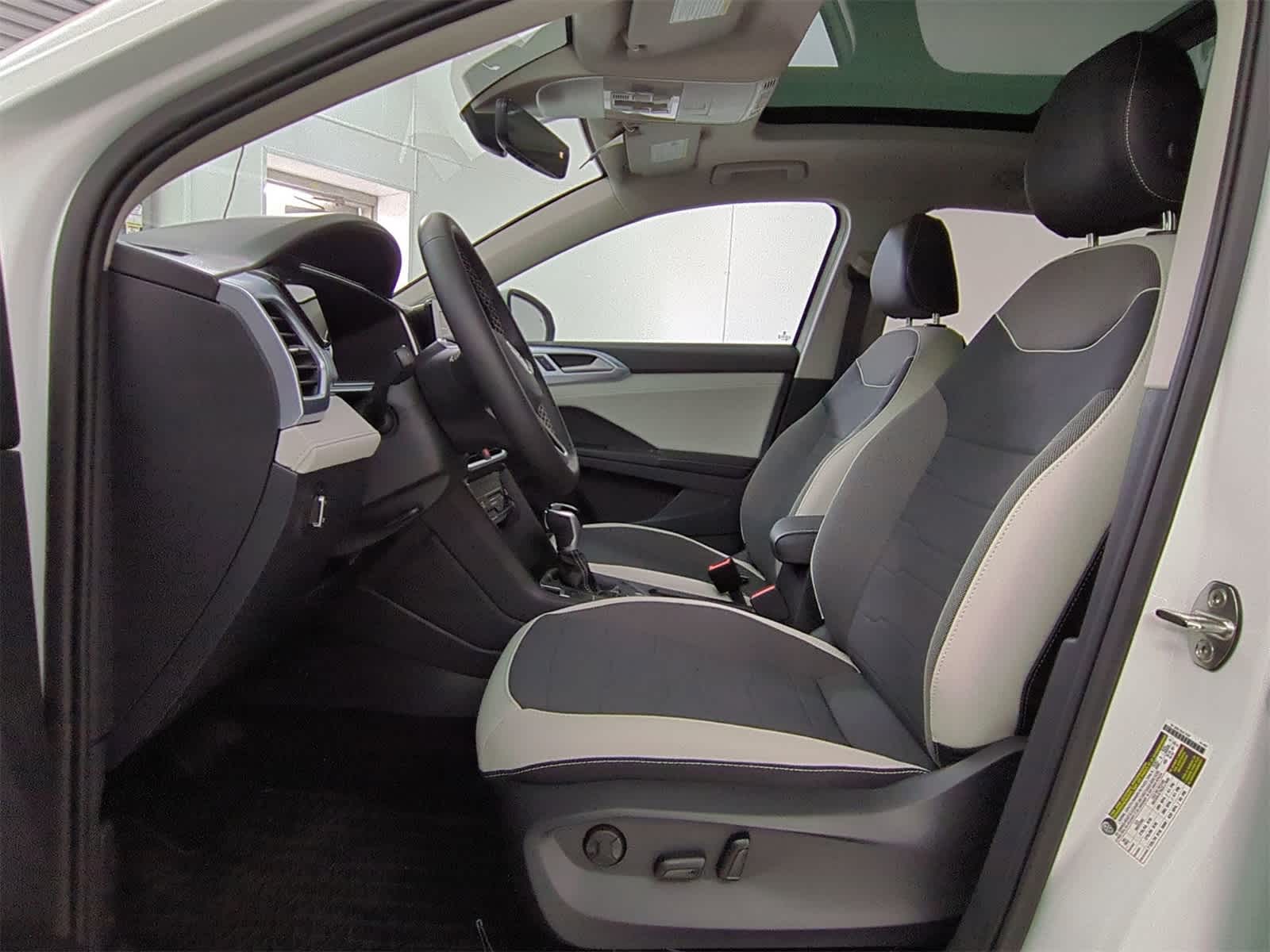 Thumbnail: 2025 Volkswagen Taos - 16