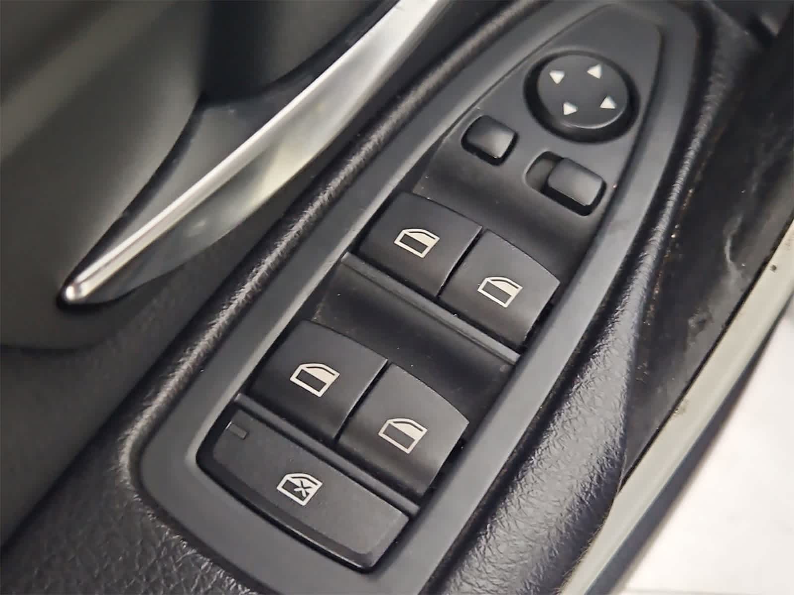 Thumbnail: 2013 BMW 3 Series - 17