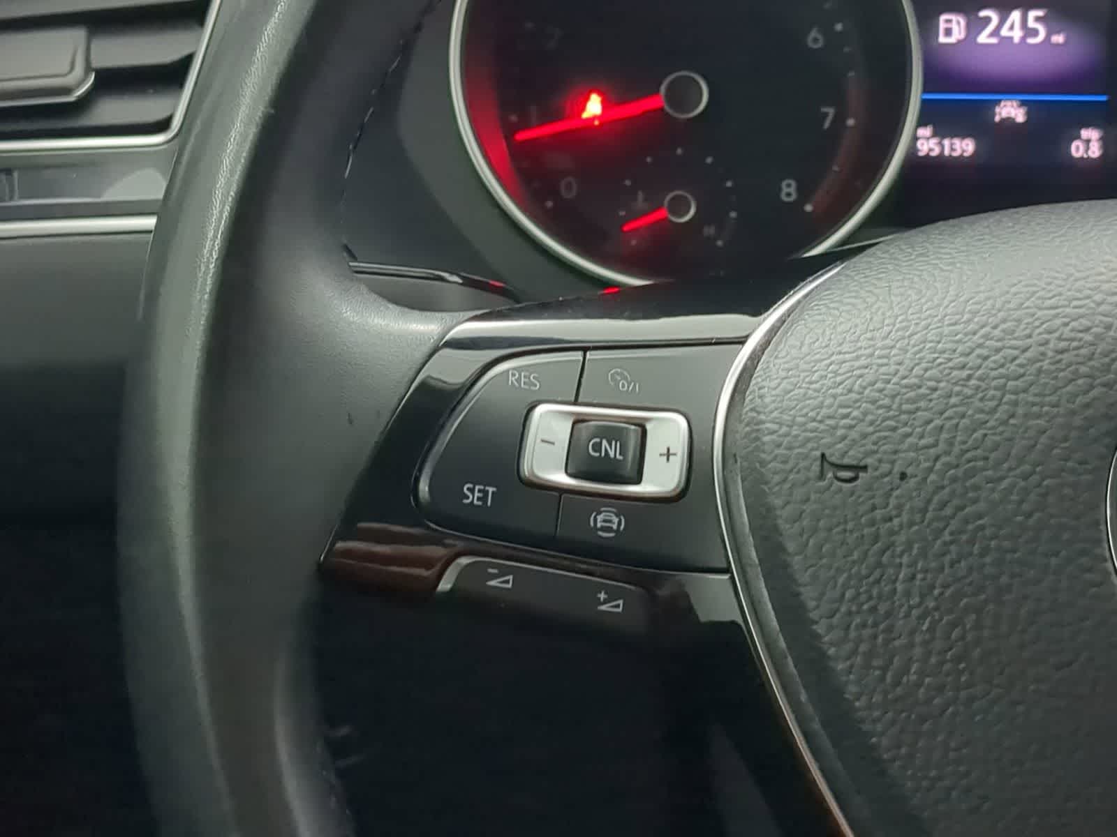 Thumbnail: 2020 Volkswagen Tiguan - 22