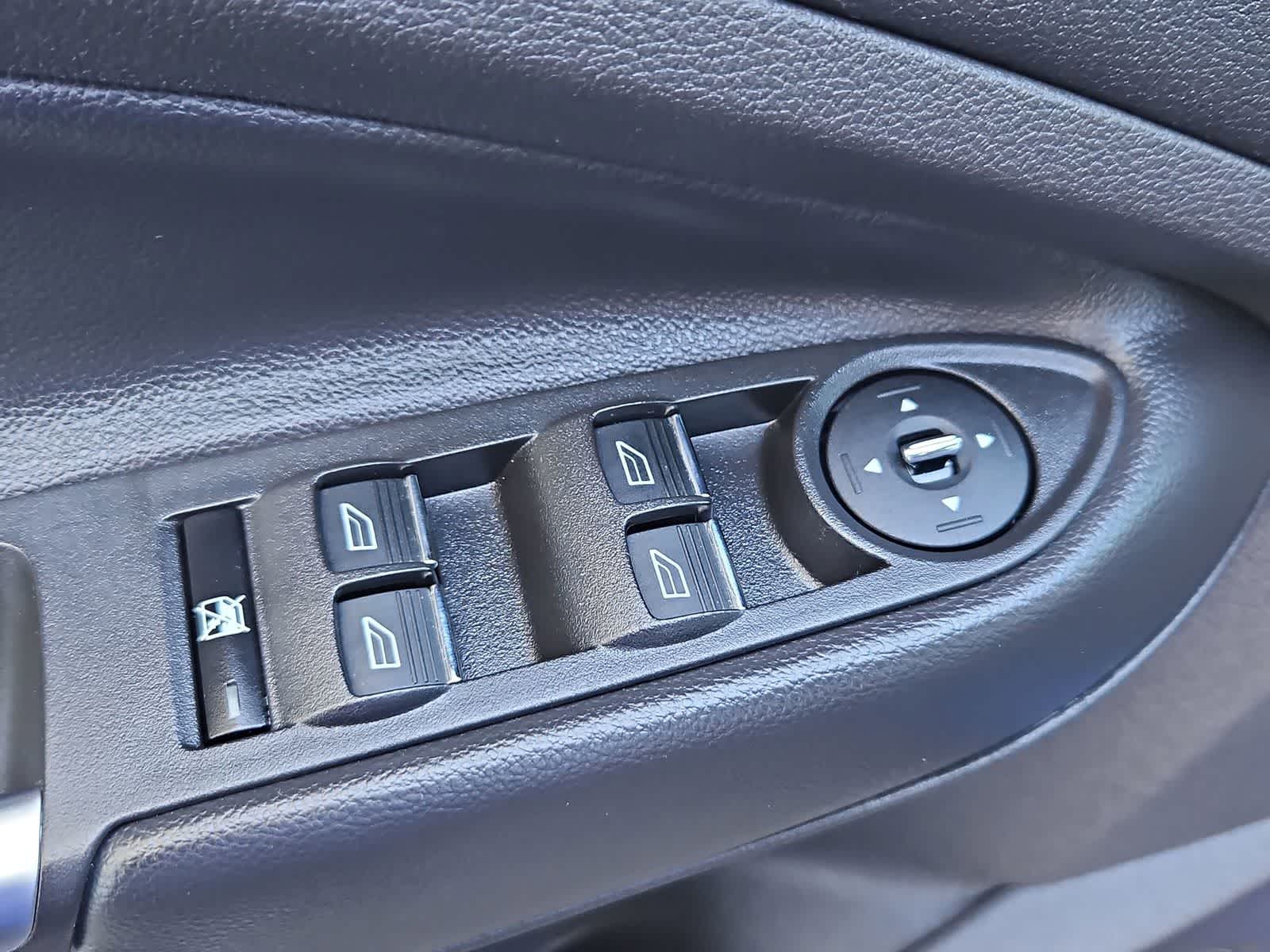 Thumbnail: 2015 Ford Escape - 17