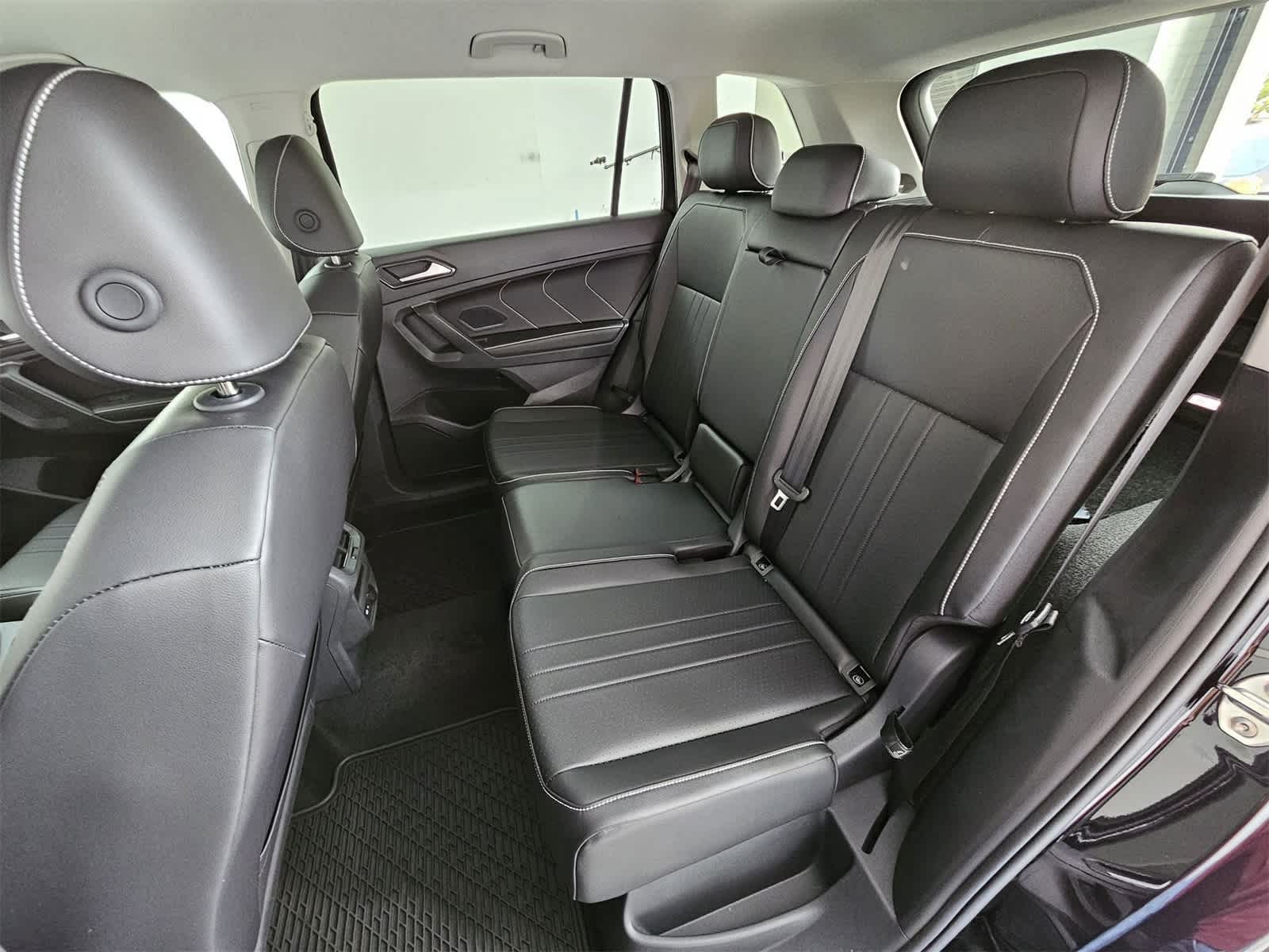 Thumbnail: 2024 Volkswagen Tiguan - 17