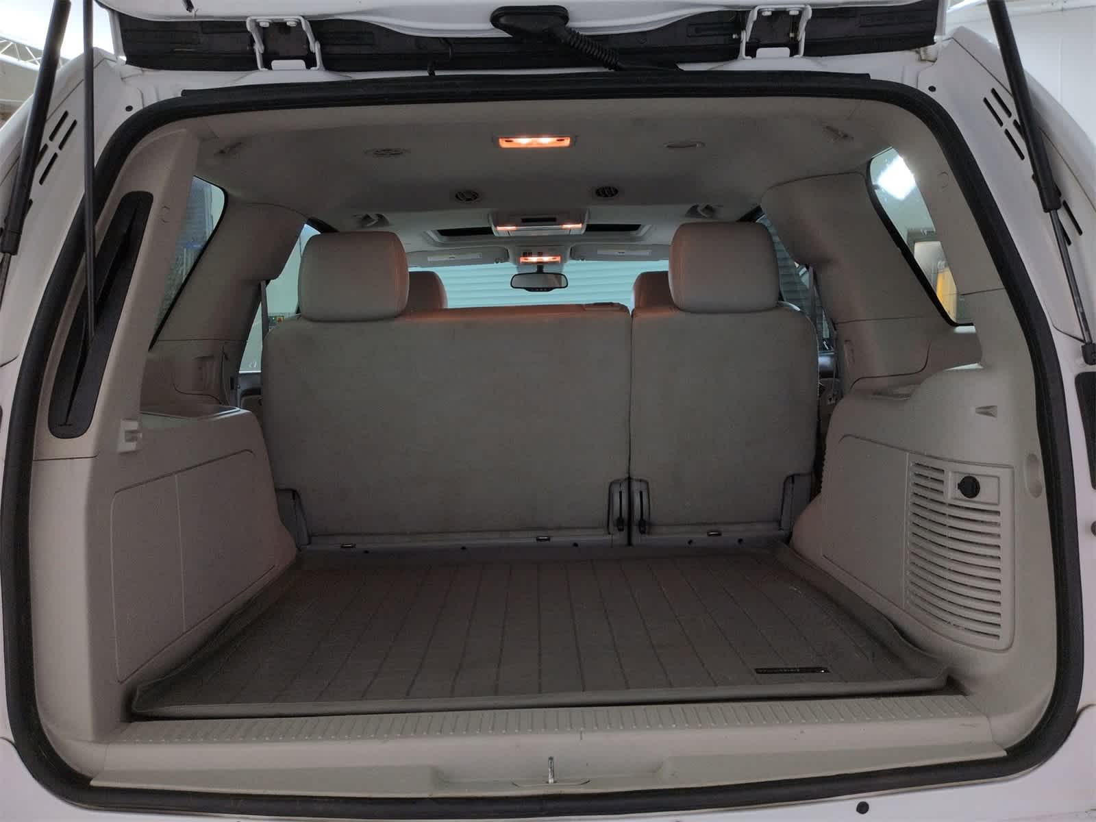 Thumbnail: 2013 Chevrolet Tahoe - 32