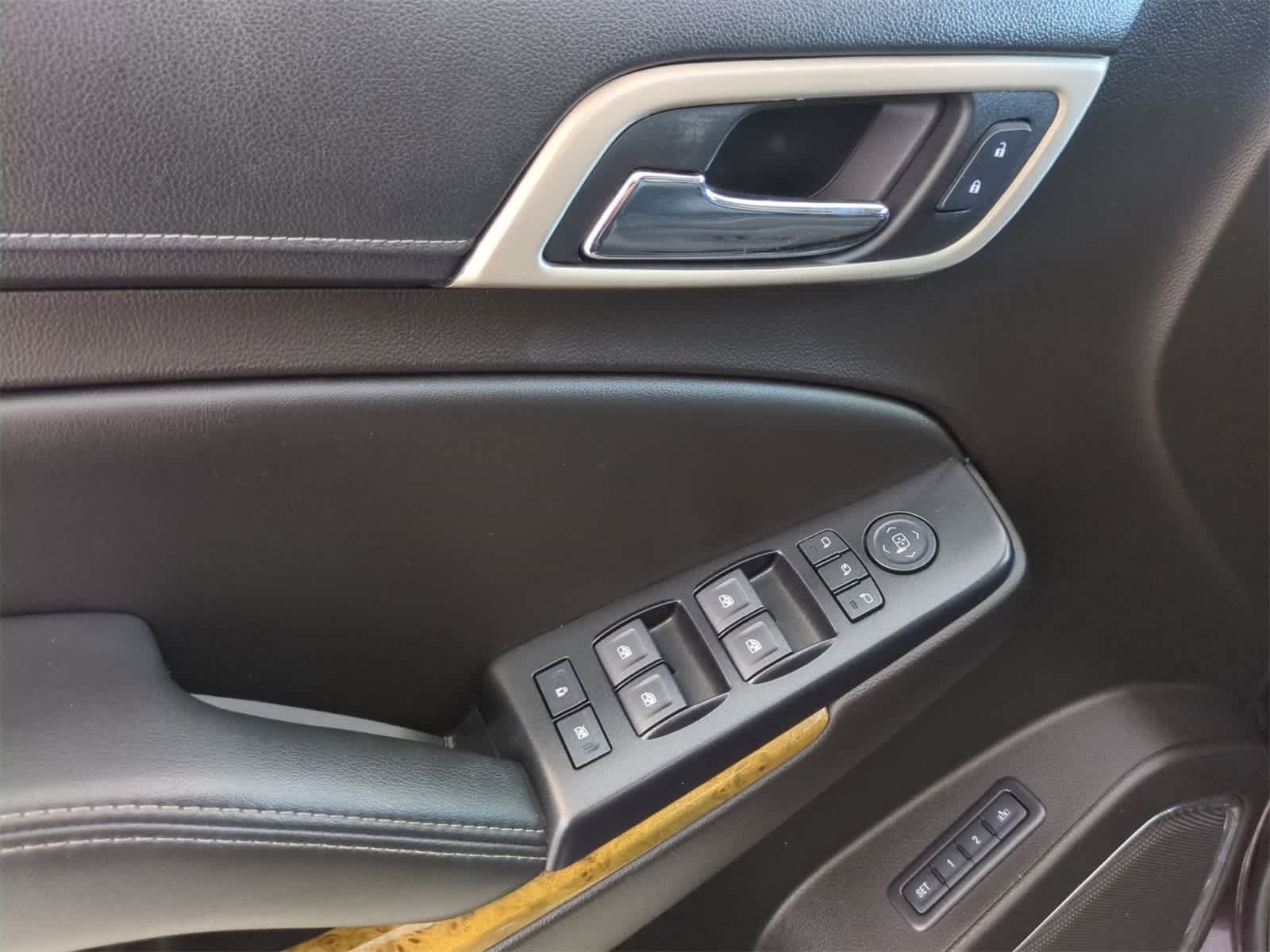 Thumbnail: 2017 GMC Yukon - 16