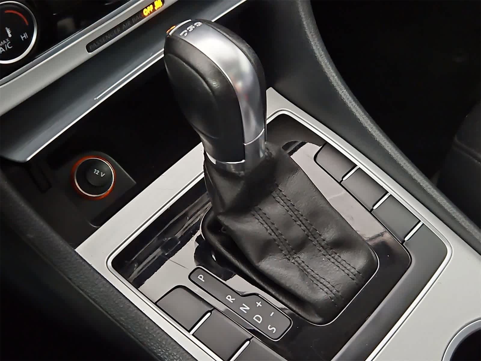 Thumbnail: 2013 Volkswagen Passat - 34