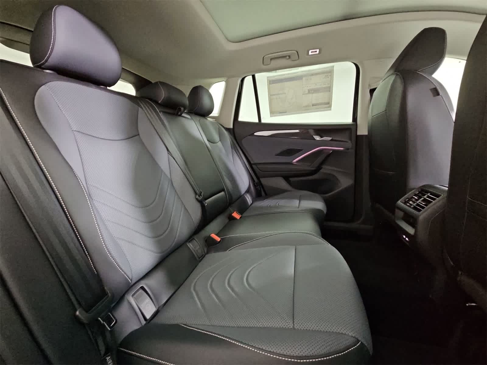 Thumbnail: 2025 Volkswagen Tiguan - 21