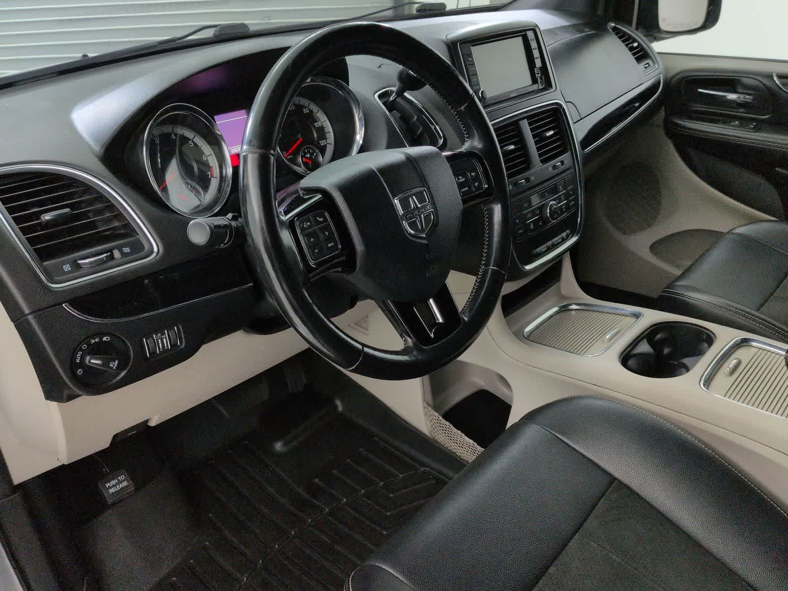 Thumbnail: 2019 Dodge Grand Caravan - 2