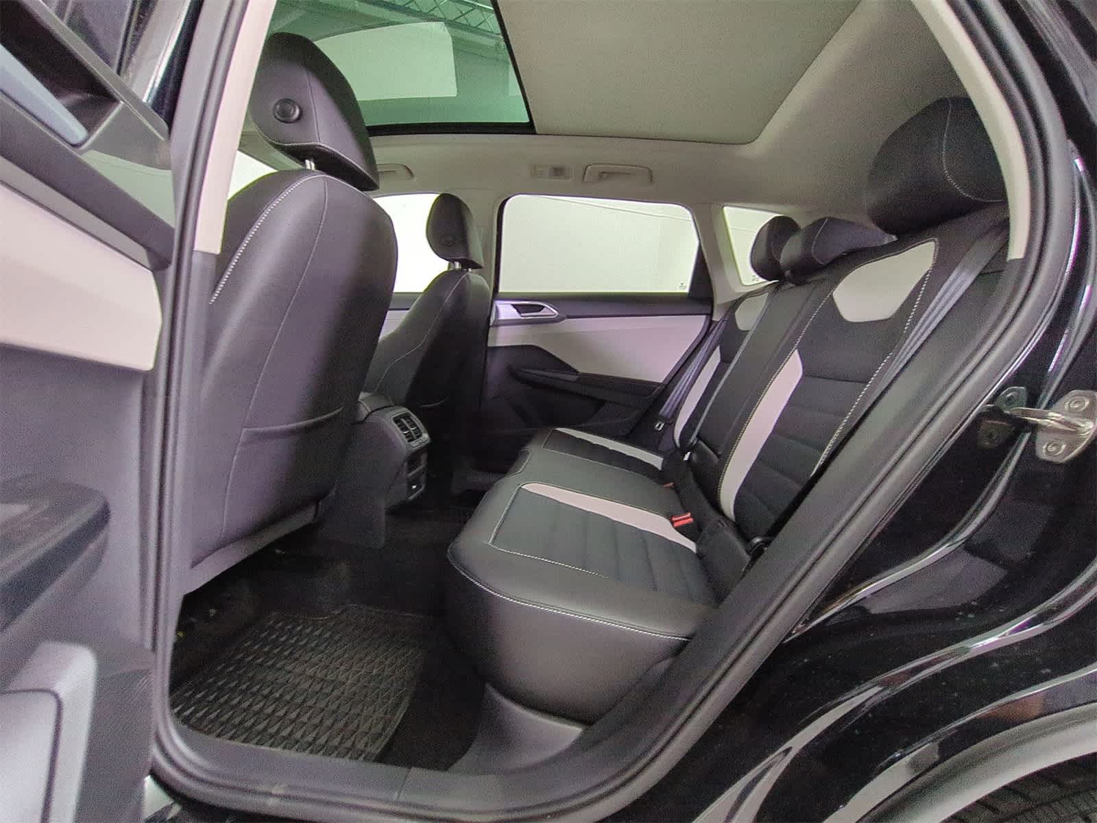 Thumbnail: 2025 Volkswagen Taos - 20