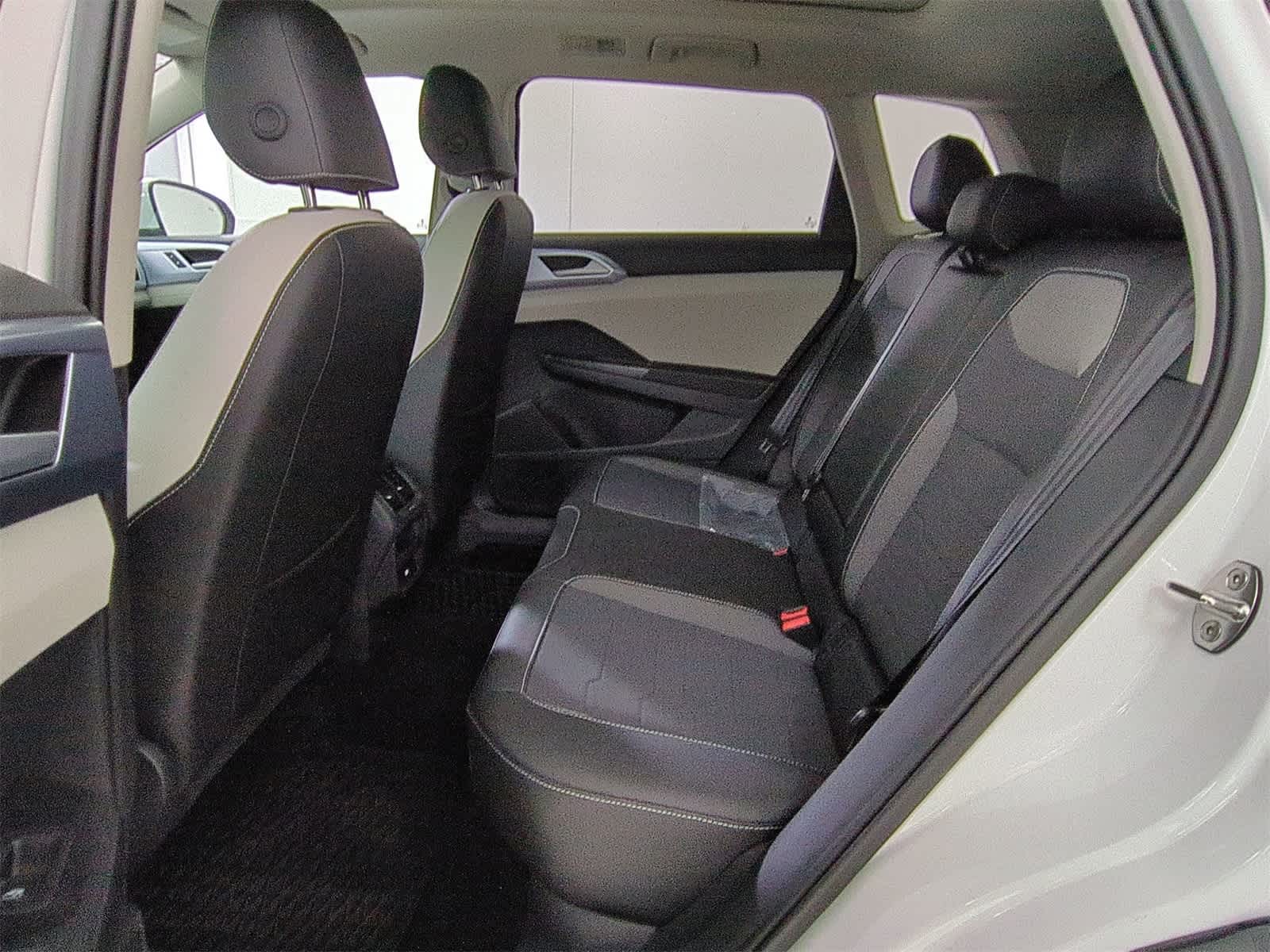 Thumbnail: 2025 Volkswagen Taos - 20