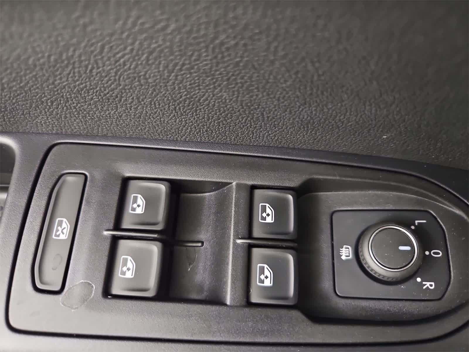 Thumbnail: 2025 Volkswagen Taos - 17