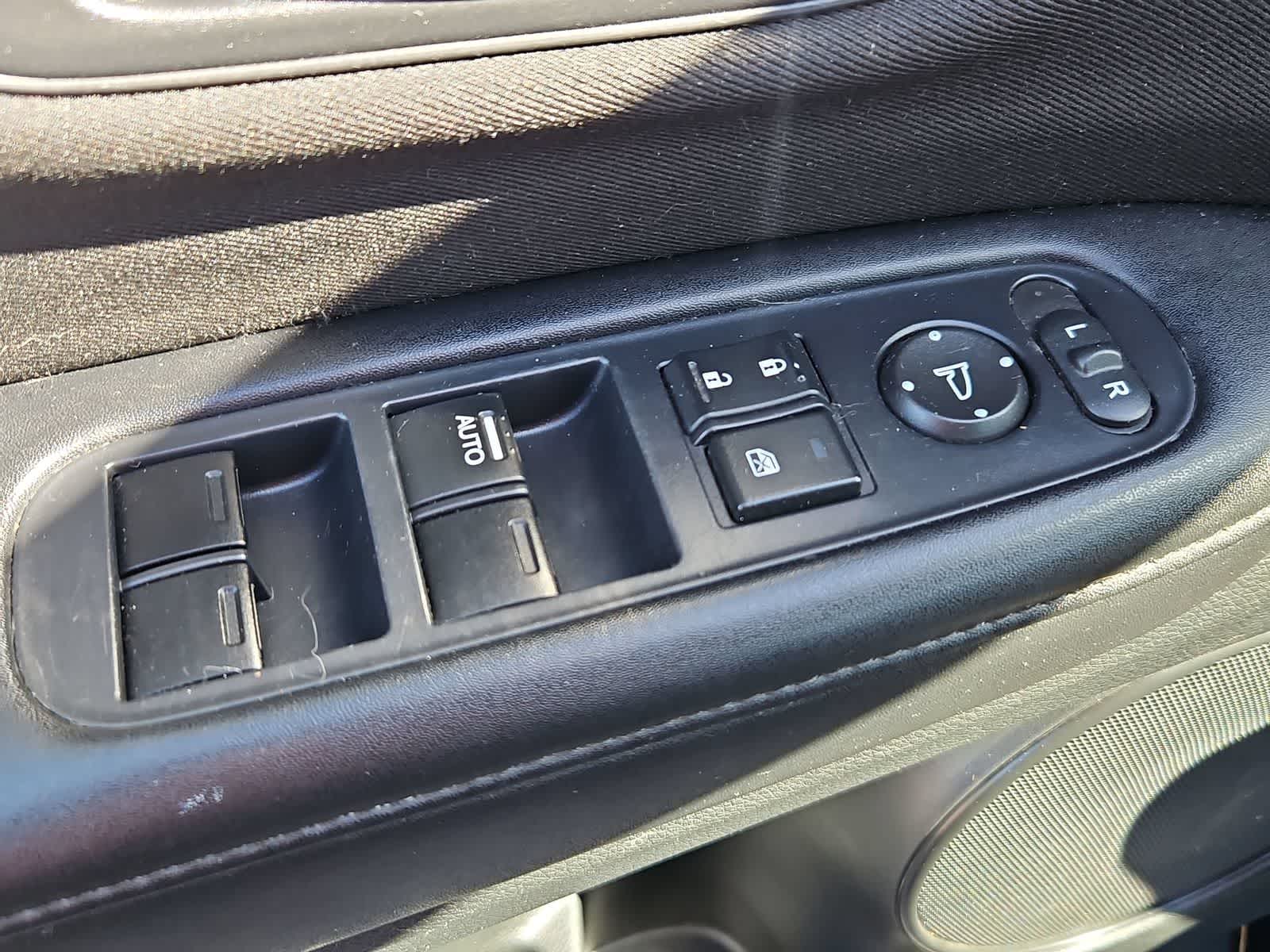 Thumbnail: 2016 Honda HR-V - 16