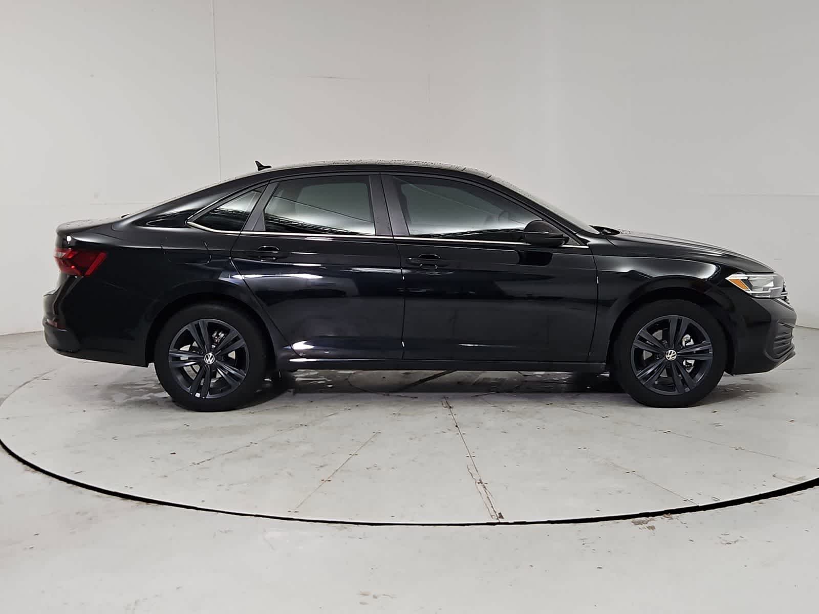 Thumbnail: 2023 Volkswagen Jetta - 7