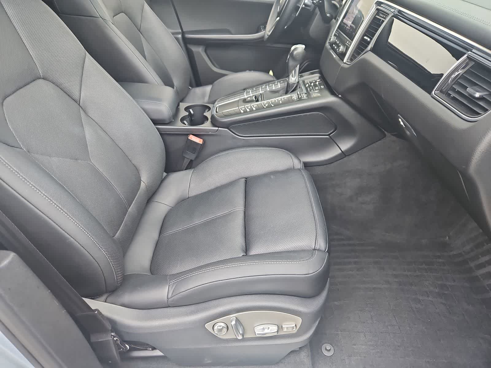 Thumbnail: 2017 Porsche Macan - 23