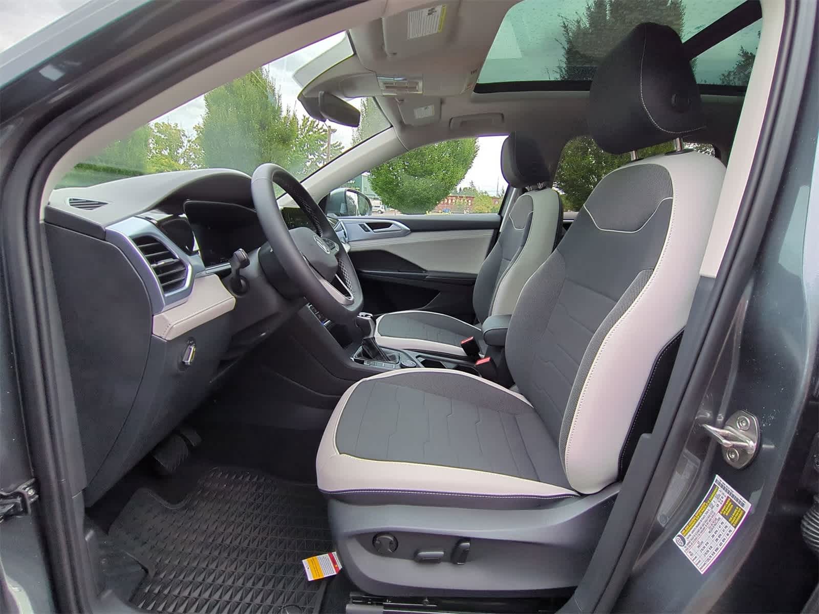 Thumbnail: 2025 Volkswagen Taos - 16