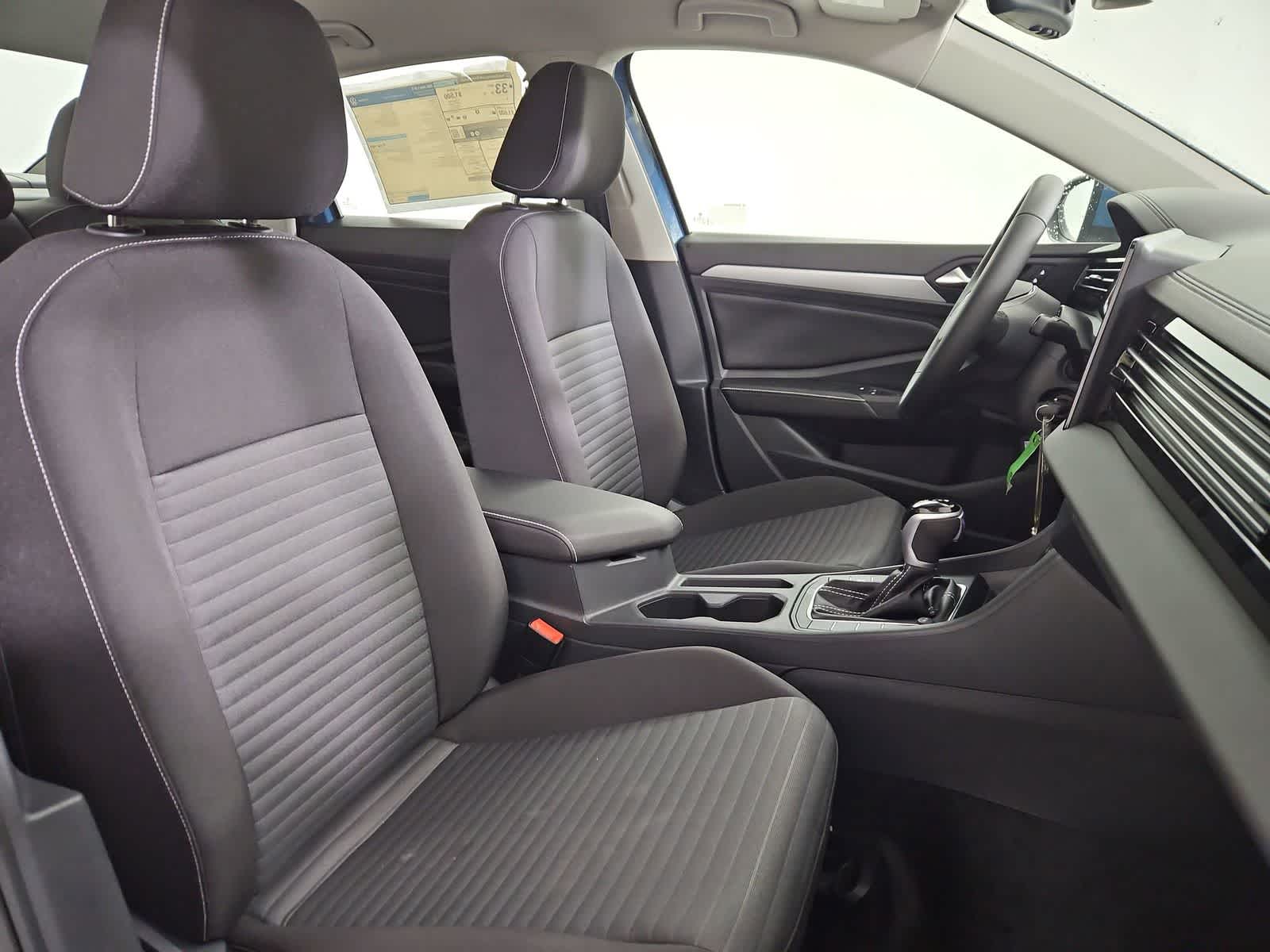 Thumbnail: 2025 Volkswagen Jetta - 21