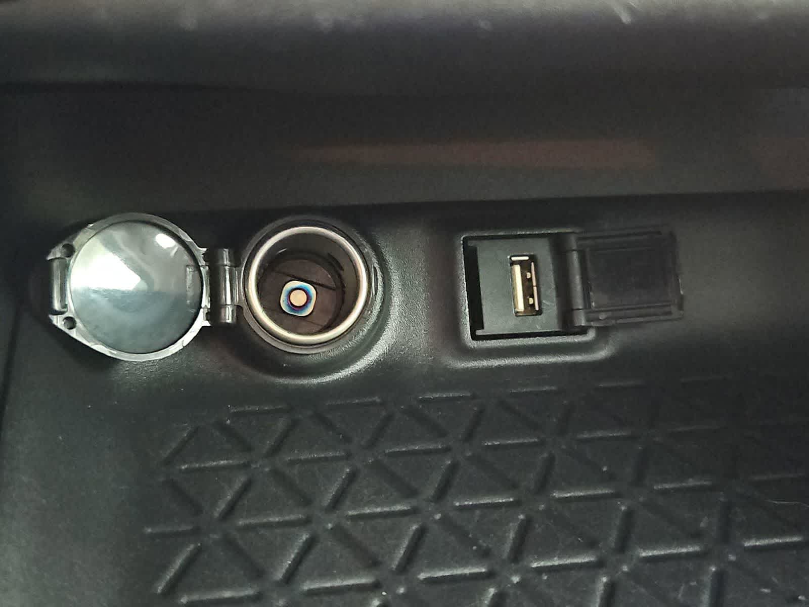 Thumbnail: 2020 Toyota RAV4 - 31