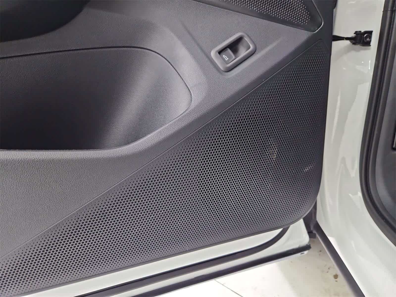 Thumbnail: 2025 Volkswagen Tiguan - 32