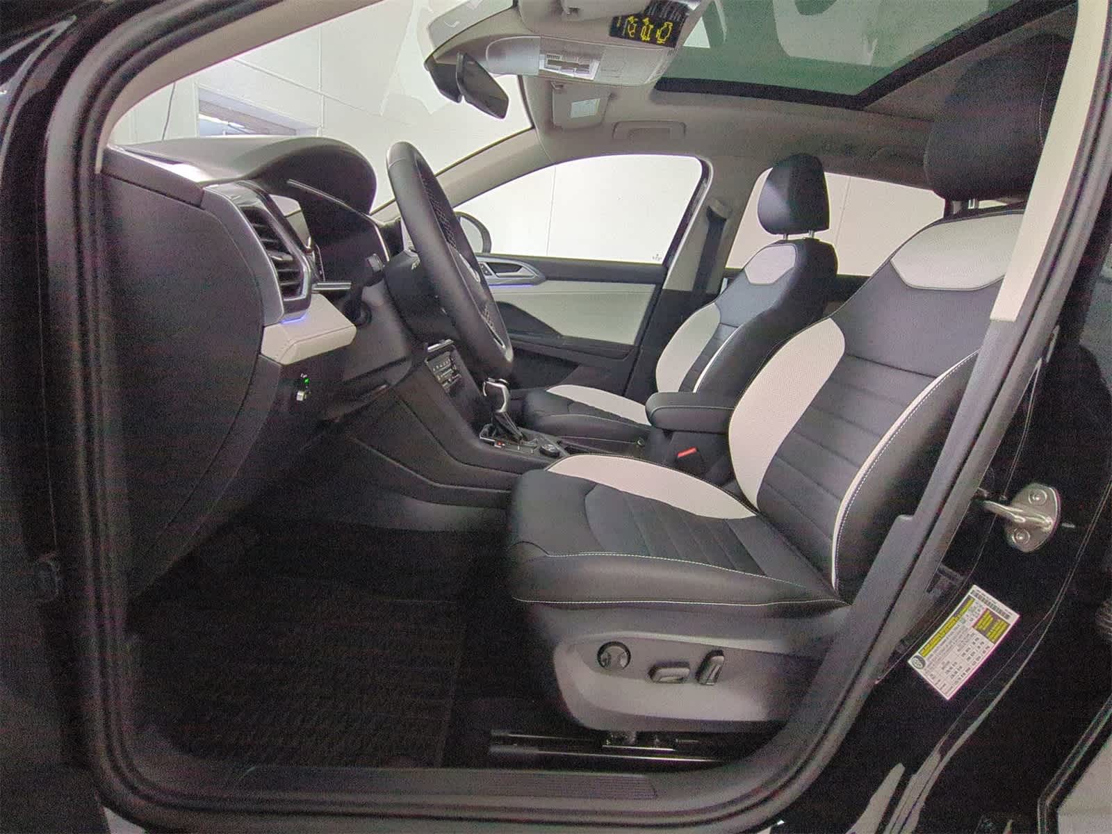 Thumbnail: 2025 Volkswagen Taos - 16