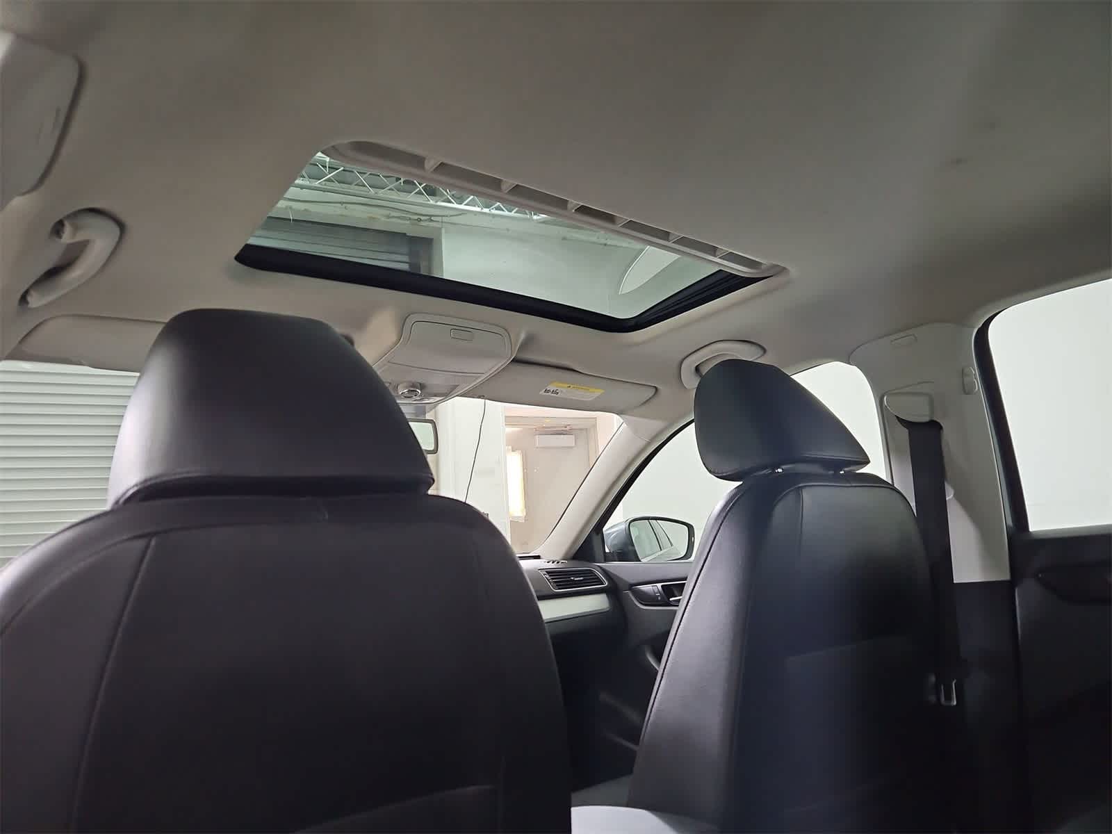 Thumbnail: 2013 Volkswagen Passat - 22