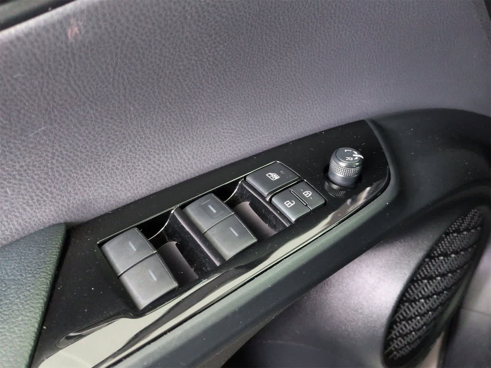 Thumbnail: 2019 Toyota Prius Prime - 17