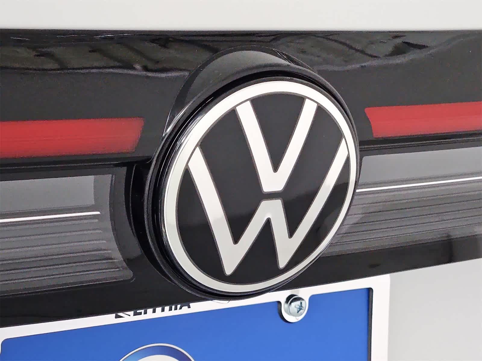 Thumbnail: 2025 Volkswagen Taos - 10