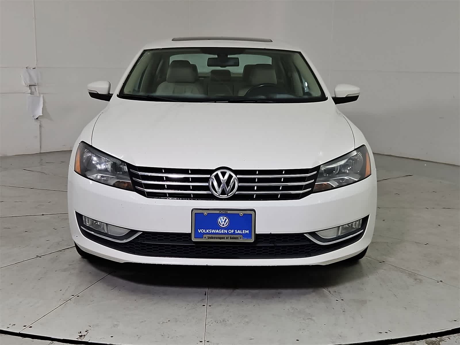 Thumbnail: 2013 Volkswagen Passat - 9