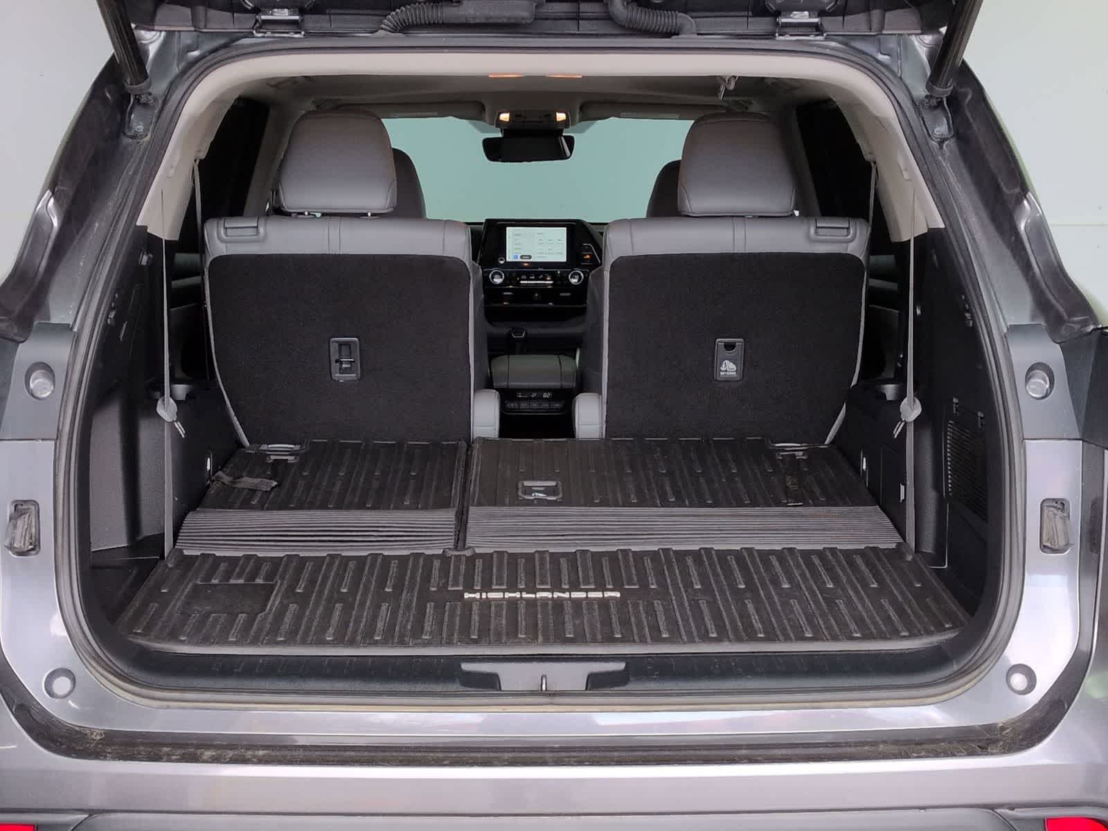 Thumbnail: 2023 Toyota Highlander - 33