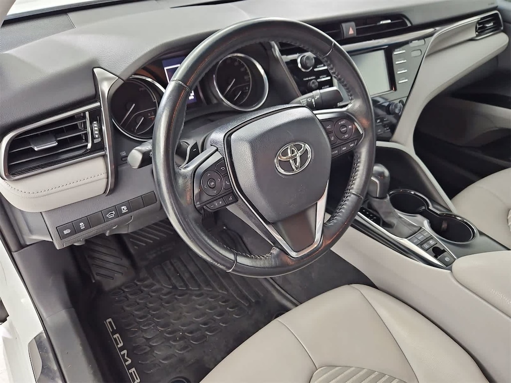 Used 2020 Toyota Camry Hybrid SE Sedan