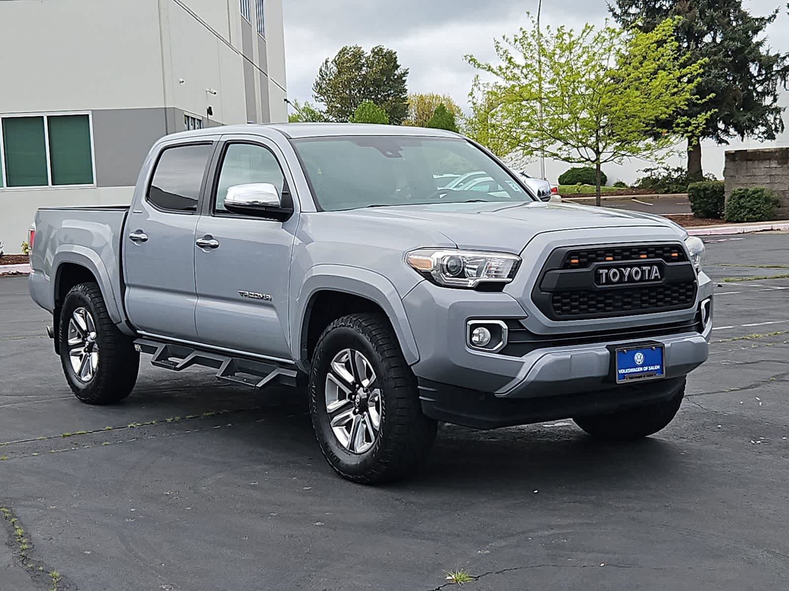 Thumbnail: 2018 Toyota Tacoma - 8
