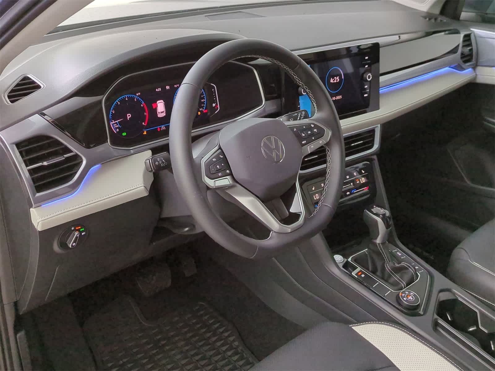 Thumbnail: 2025 Volkswagen Taos - 2