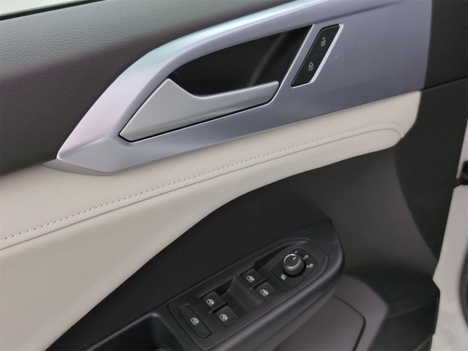 Thumbnail: 2025 Volkswagen Taos - 17