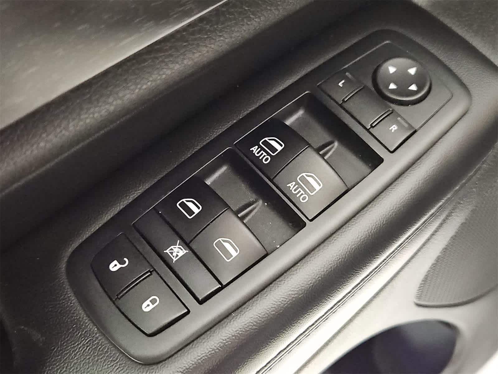 Thumbnail: 2017 Jeep Grand Cherokee - 17