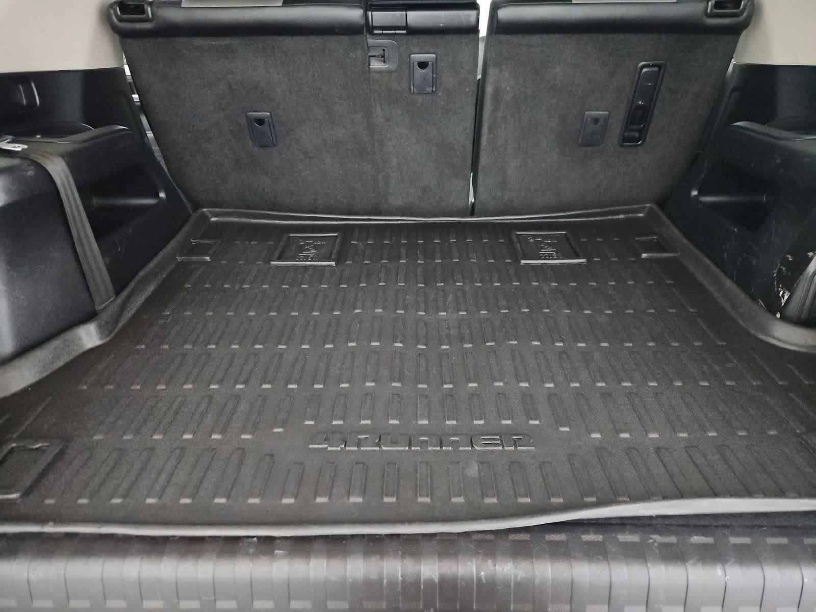 Thumbnail: 2018 Toyota 4Runner - 33