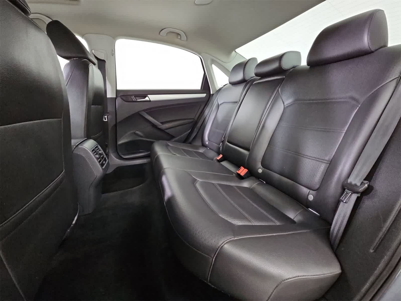 Thumbnail: 2013 Volkswagen Passat - 20