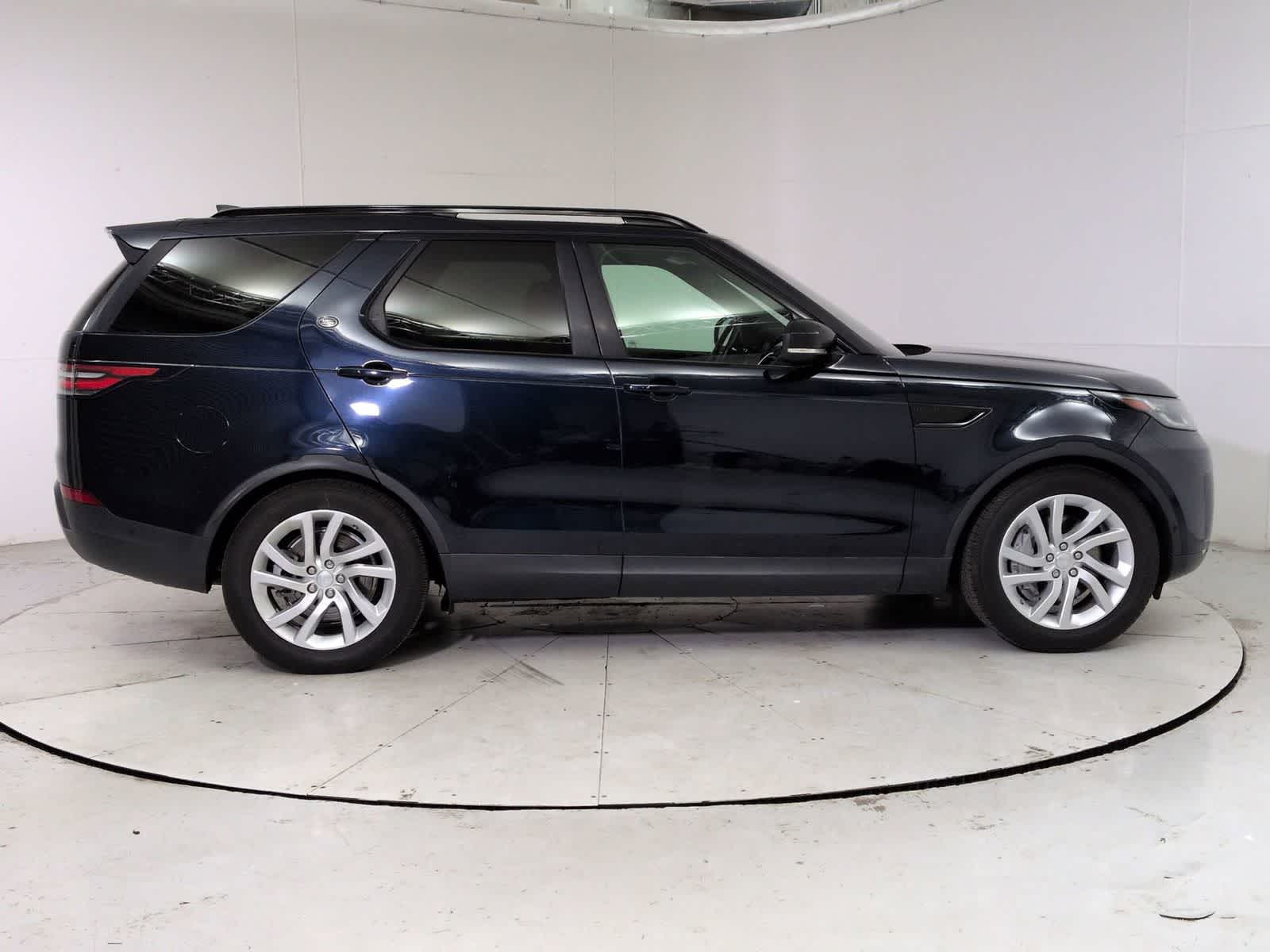 Thumbnail: 2020 Land Rover Discovery - 7