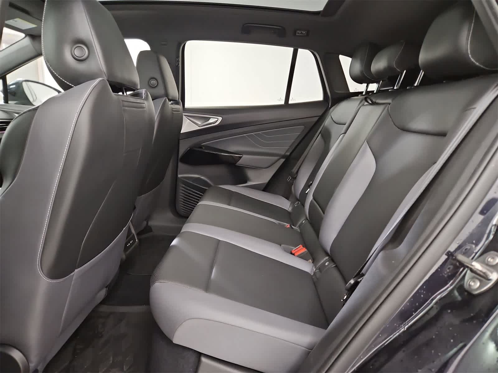 Thumbnail: 2023 Volkswagen ID.4 - 18