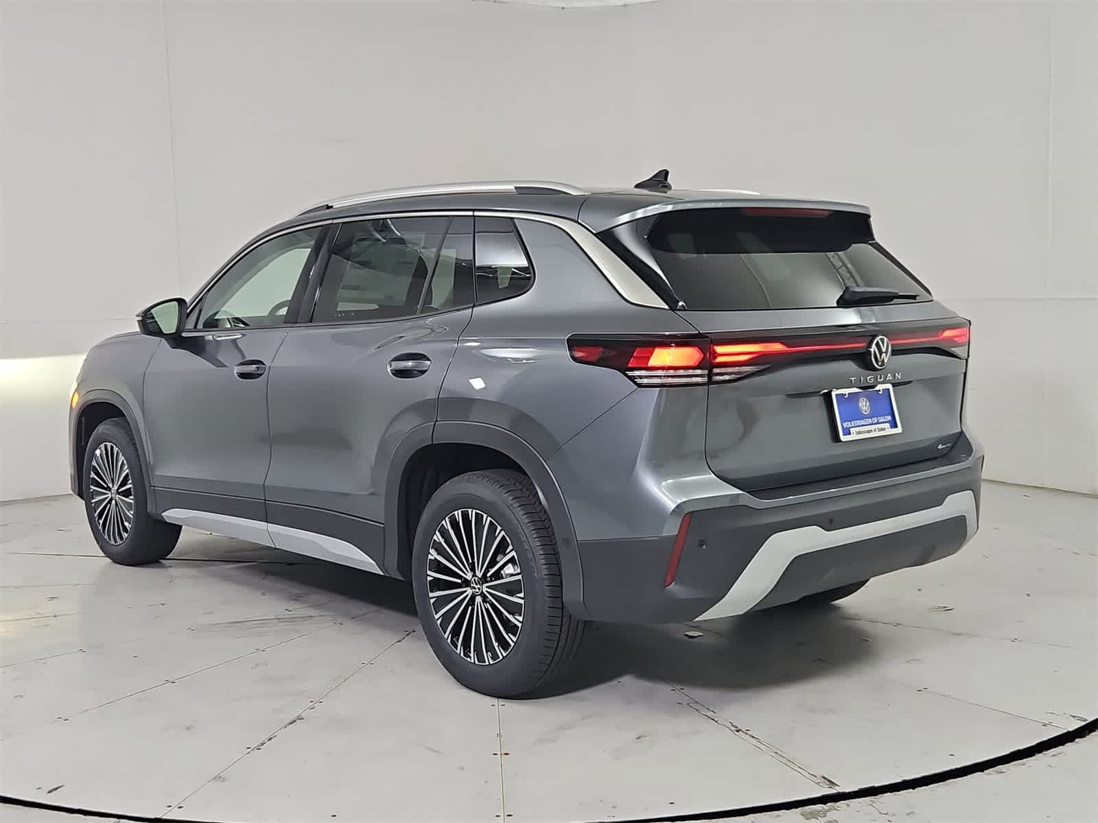 Thumbnail: 2025 Volkswagen Tiguan - 4