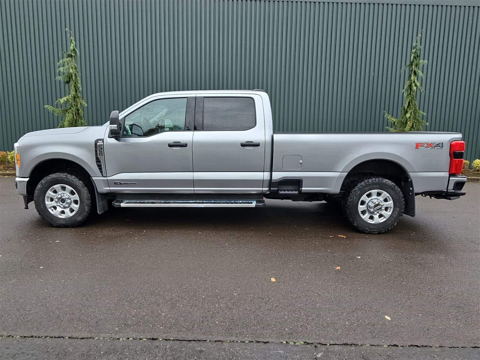 2023 Ford F-350 photo 3