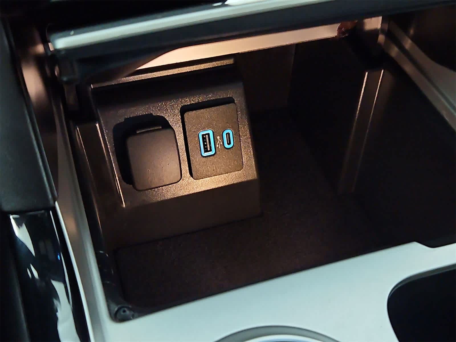 Thumbnail: 2021 Ford Explorer - 33