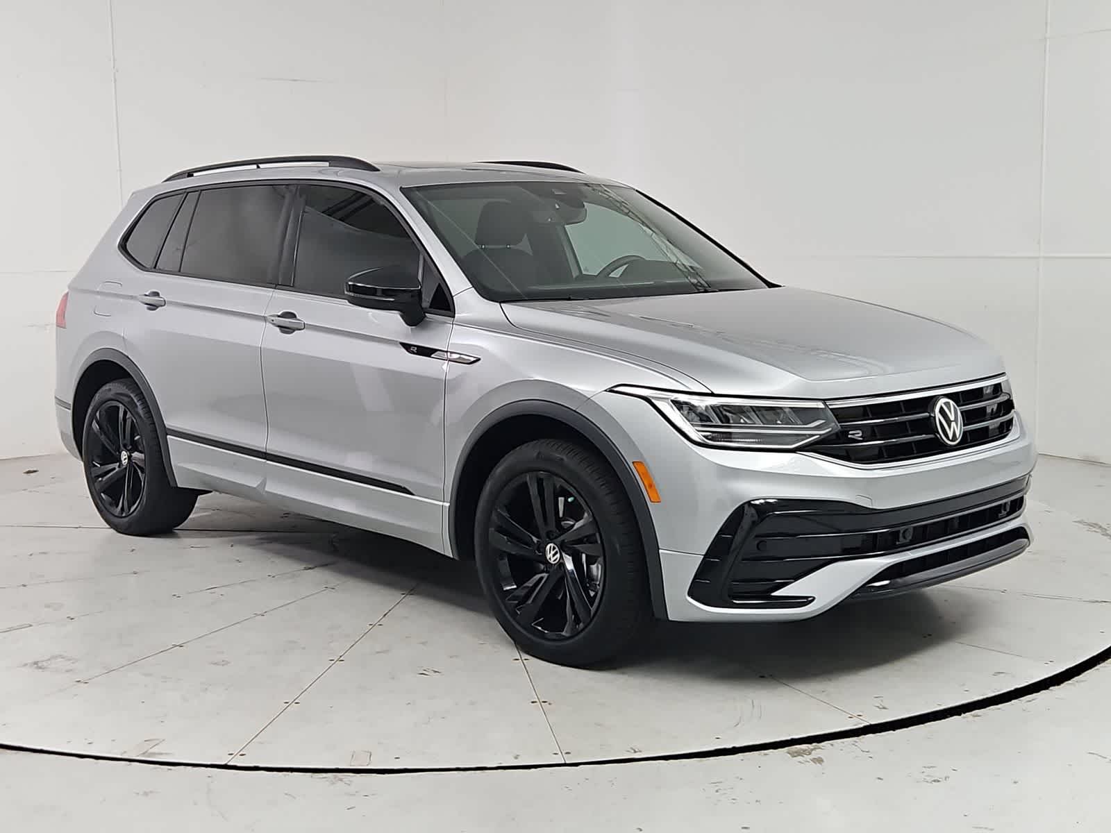 Thumbnail: 2023 Volkswagen Tiguan - 7
