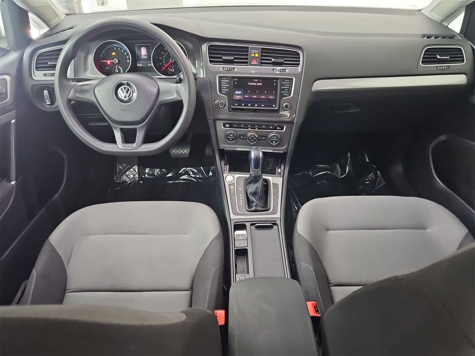 2016 Volkswagen e-Golf SE 14