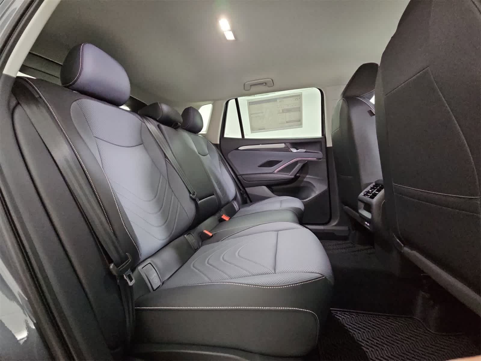 Thumbnail: 2025 Volkswagen Tiguan - 20