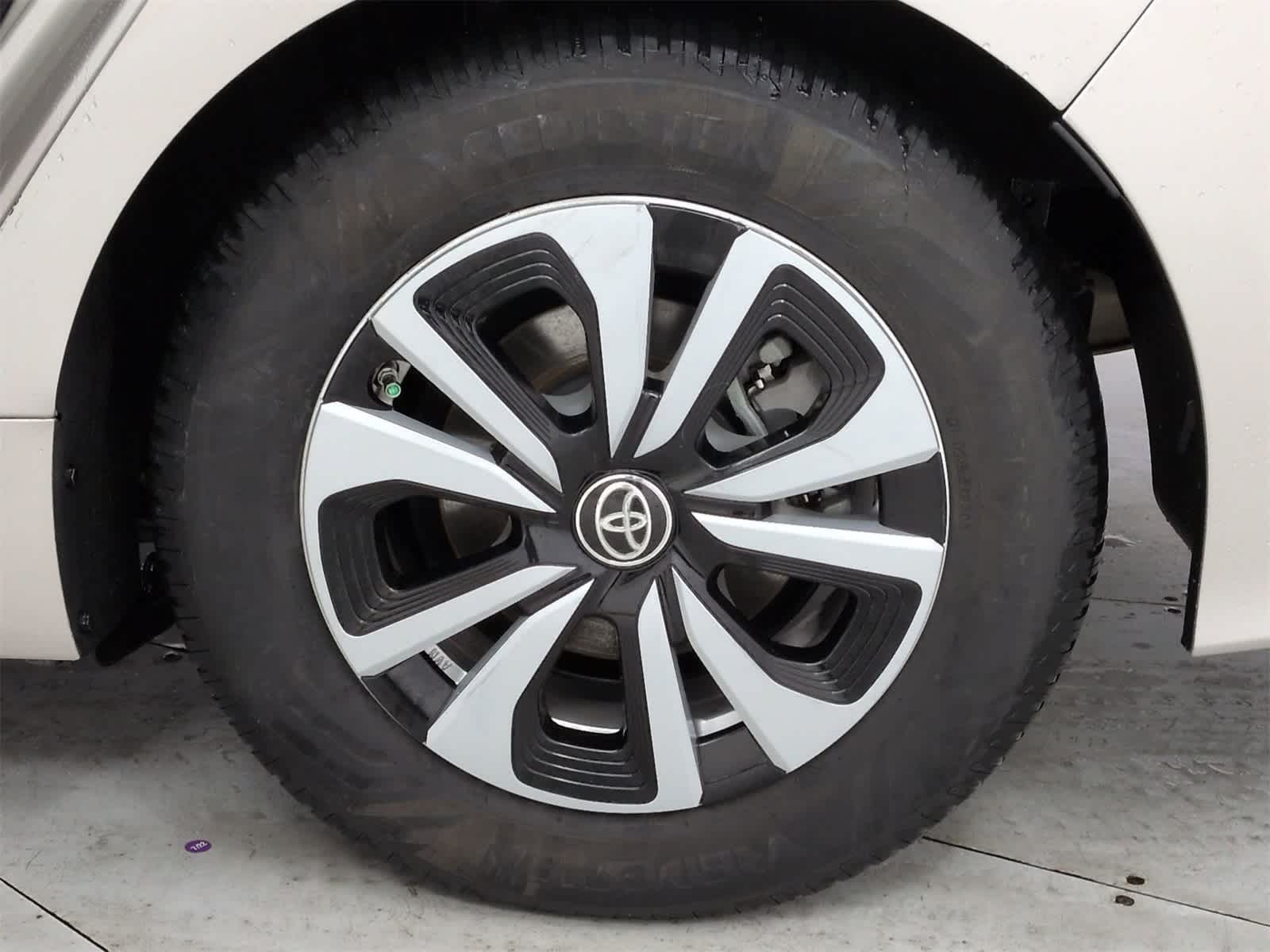 Thumbnail: 2019 Toyota Prius Prime - 13