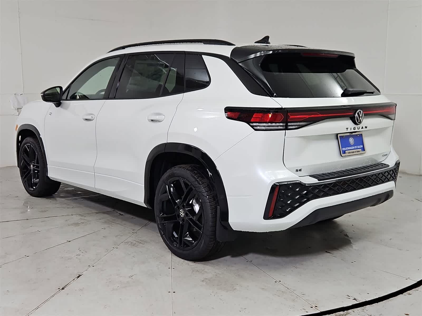 Thumbnail: 2025 Volkswagen Tiguan - 4