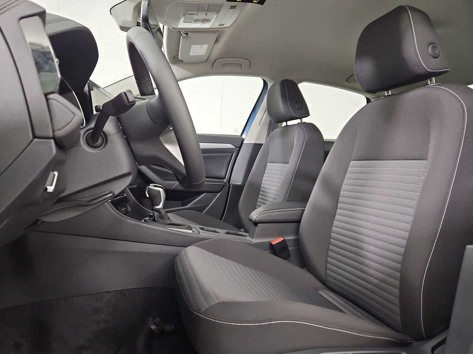 Thumbnail: 2025 Volkswagen Jetta - 16