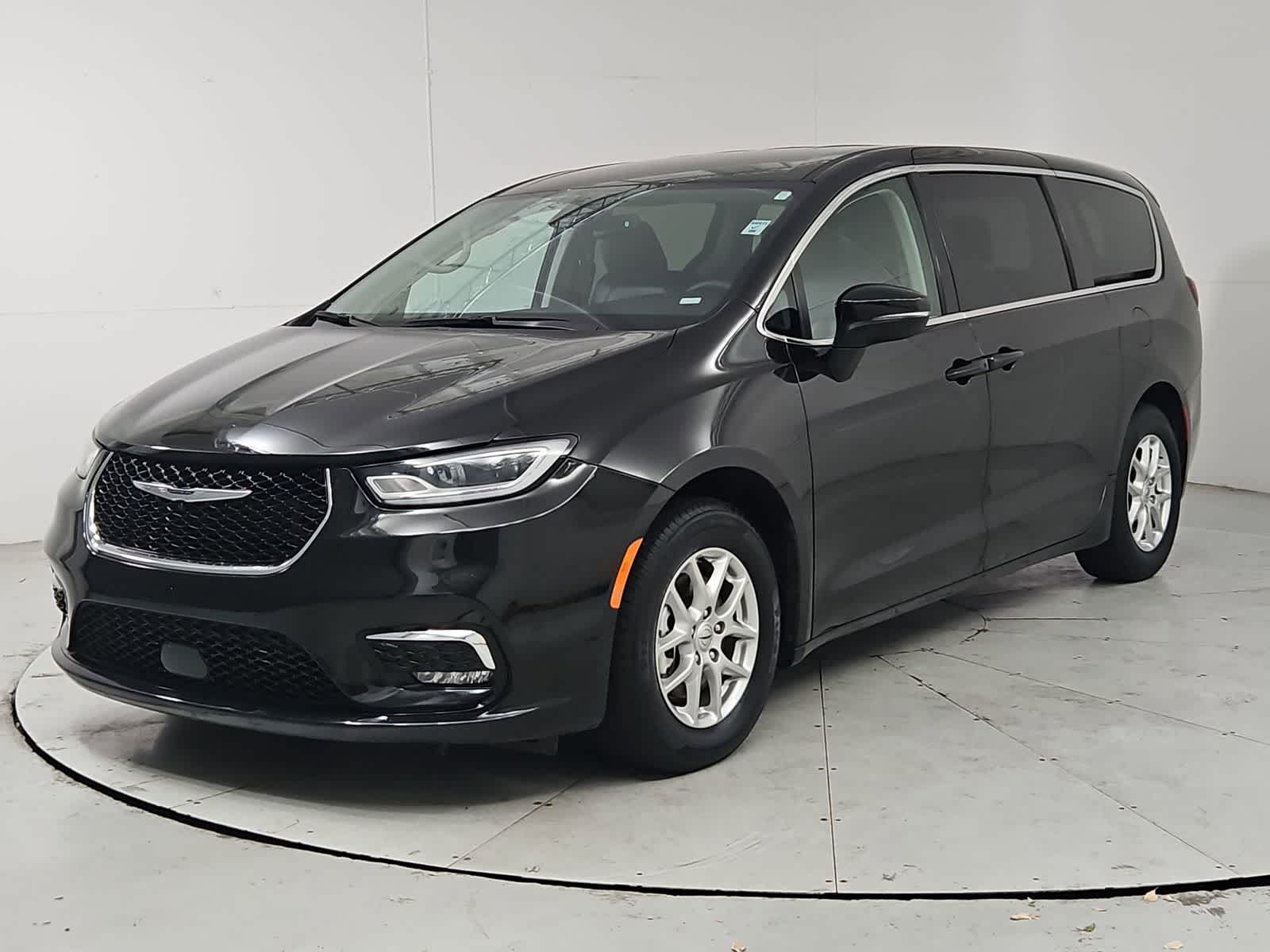Thumbnail: 2023 Chrysler Pacifica - 1