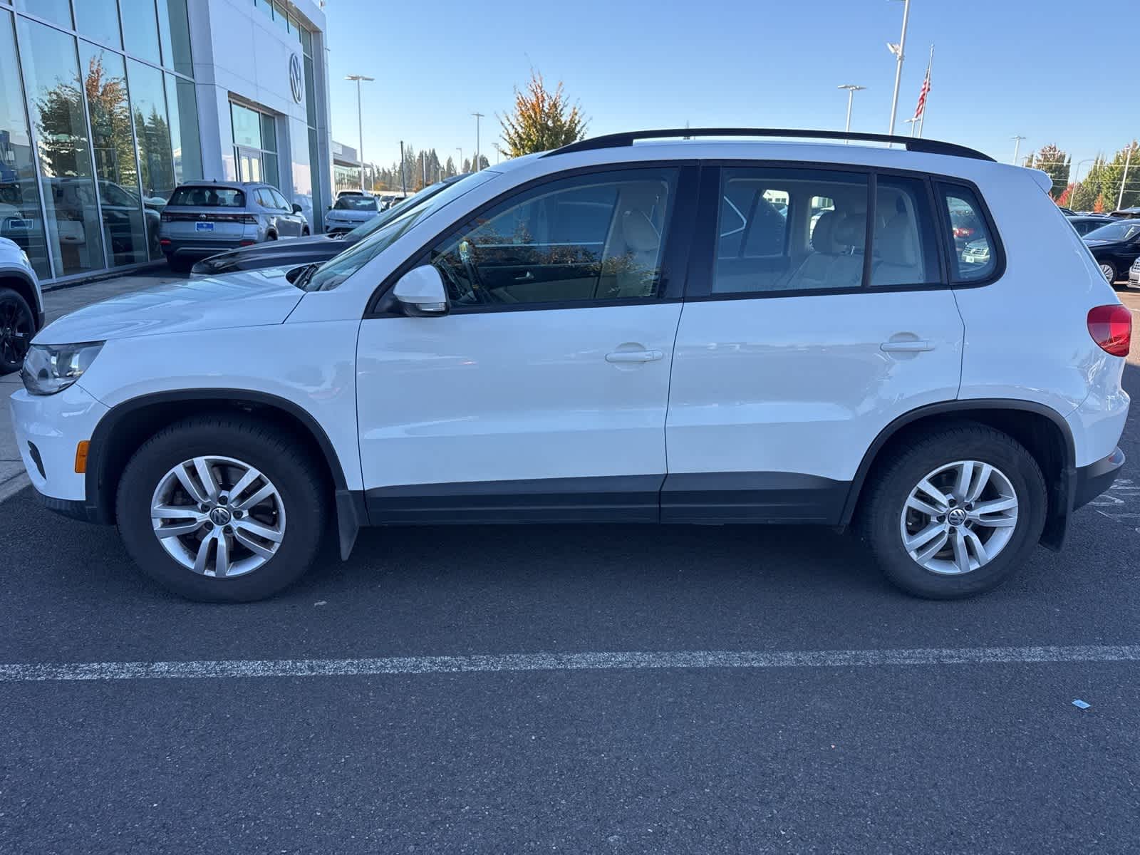 Thumbnail: 2017 Volkswagen Tiguan - 2