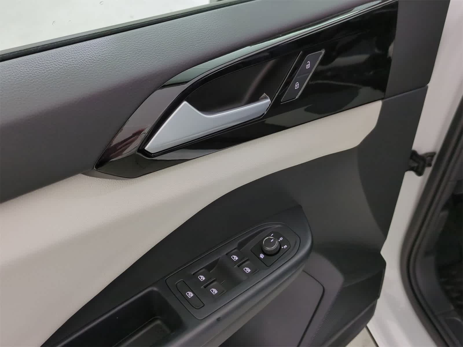 Thumbnail: 2025 Volkswagen Taos - 17